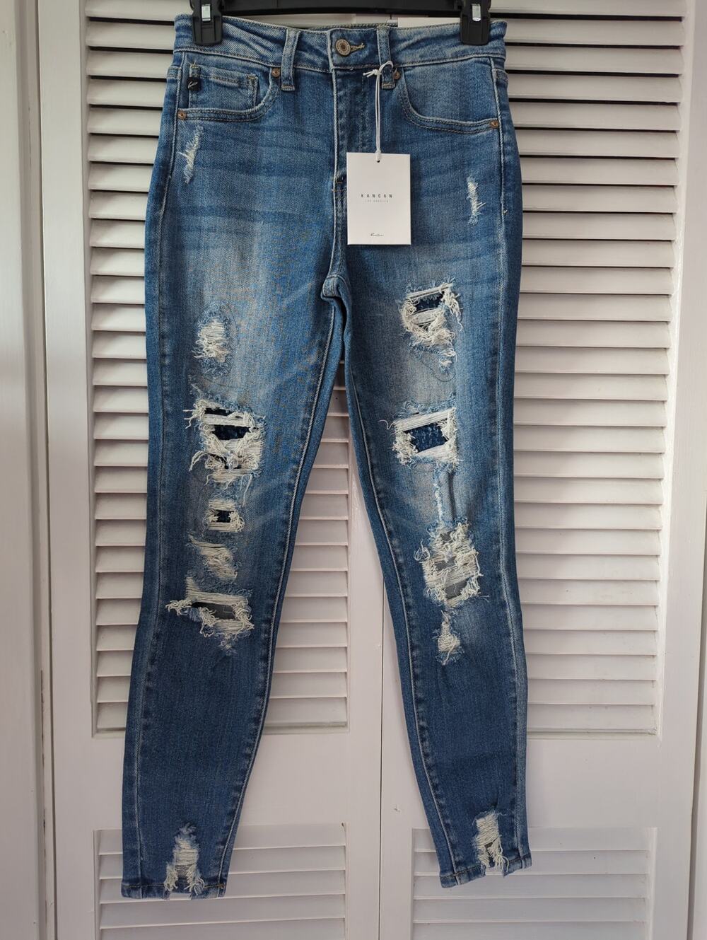KANCAN NWT Distressed Straight Leg - Sz 1/24